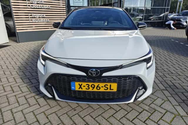 Toyota Corolla (2024) thumbnail 2
