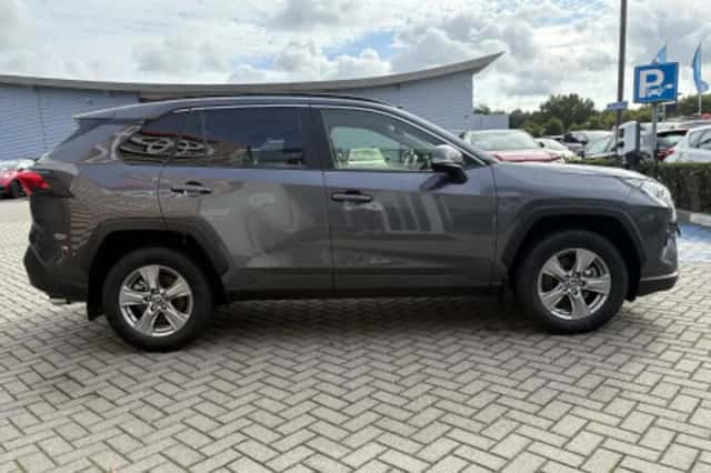 Toyota RAV4 (2024) thumbnail 2