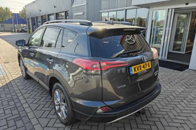 Toyota RAV4 (2019) thumbnail 2