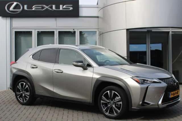 Lexus UX (2022) thumbnail 1