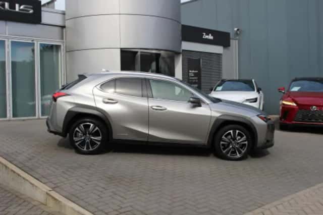 Lexus UX (2022) thumbnail 2