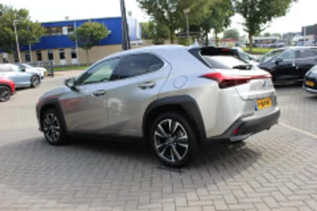 Lexus UX (2022) thumbnail 5