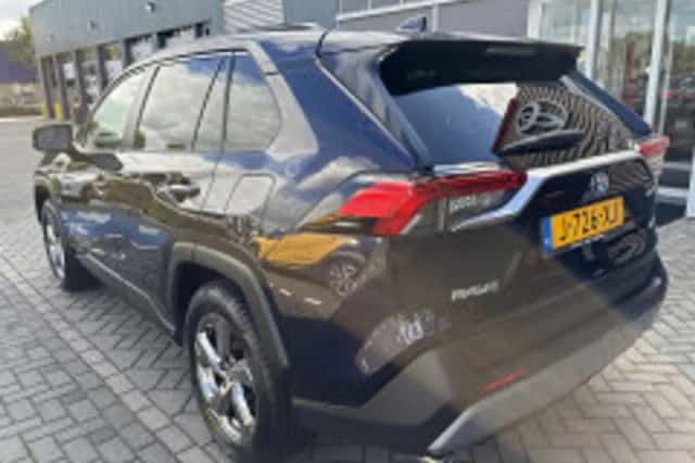 Toyota RAV4 (2021) thumbnail 5