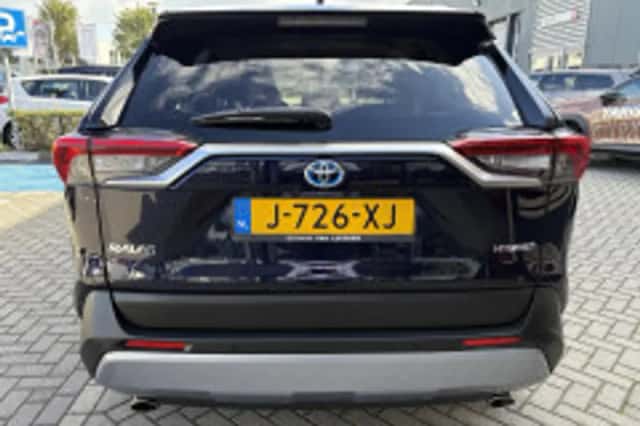 Toyota RAV4 (2021) thumbnail 6