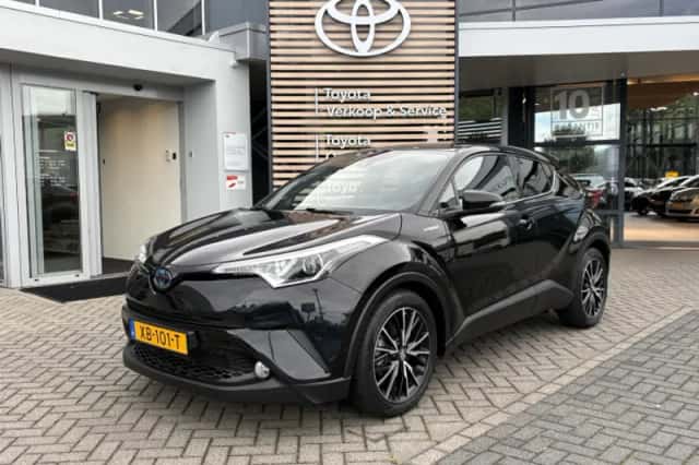 Toyota C-HR (2018) thumbnail 1