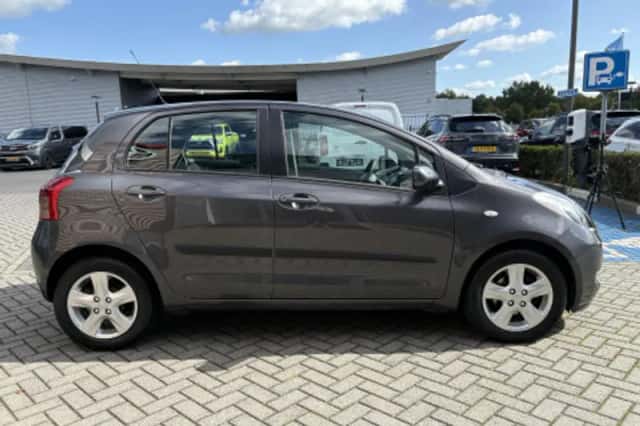 Toyota Yaris (2007) thumbnail 2