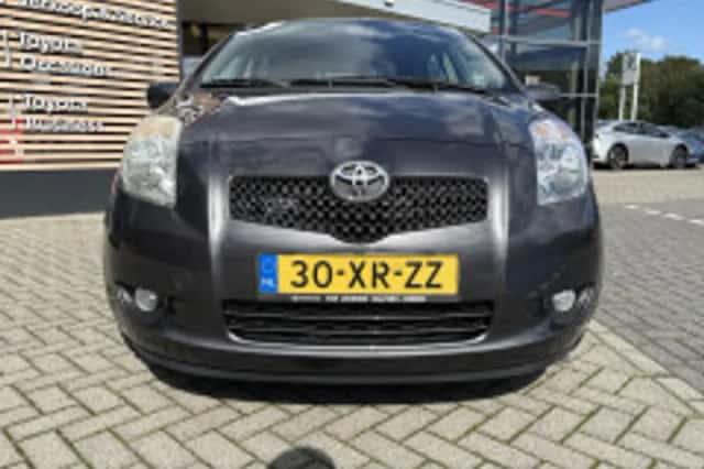Toyota Yaris (2007) thumbnail 3