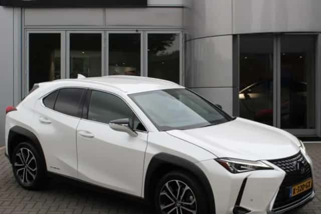 Lexus UX (2020) thumbnail 1
