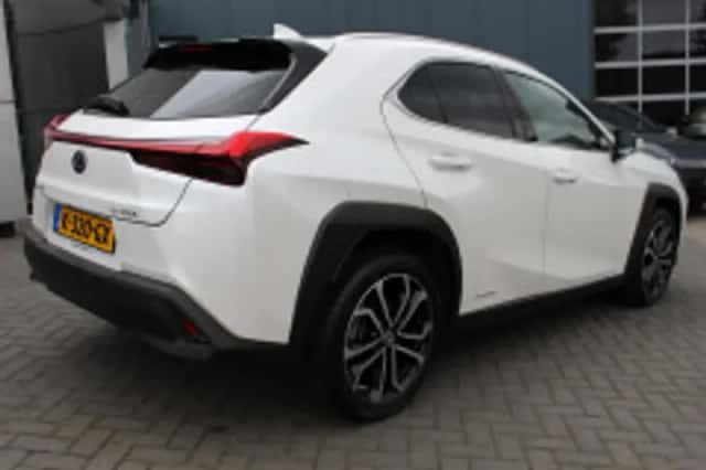 Lexus UX (2020) thumbnail 3