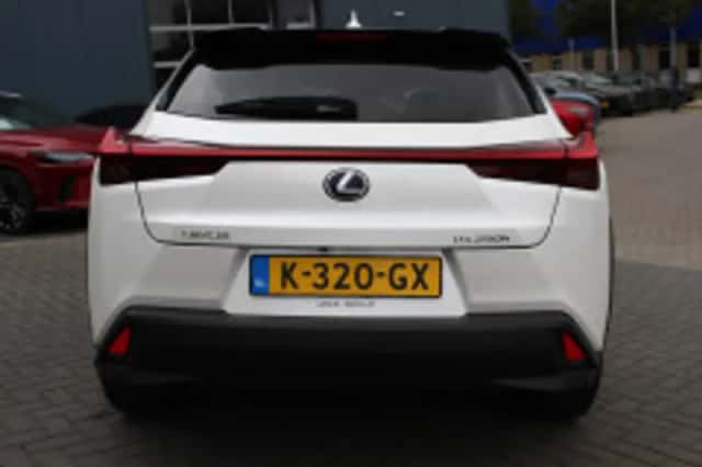 Lexus UX (2020) thumbnail 4