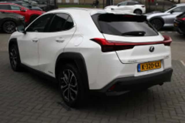 Lexus UX (2020) thumbnail 5