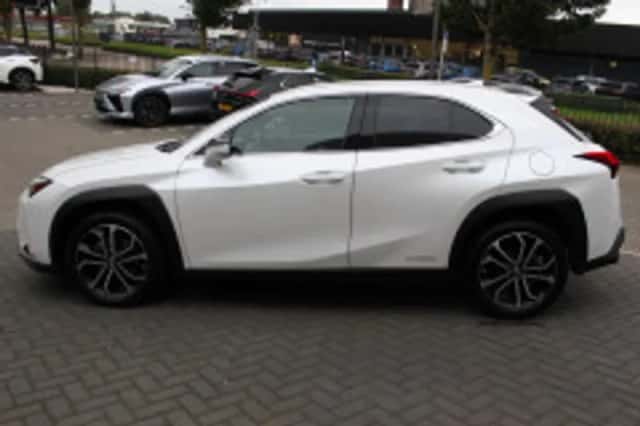 Lexus UX (2020) thumbnail 6