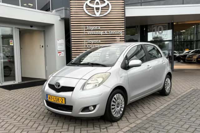 Toyota Yaris (2010) thumbnail 1