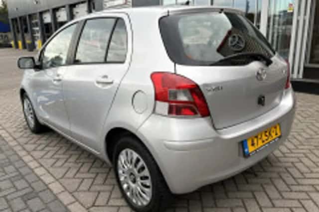 Toyota Yaris (2010) thumbnail 5