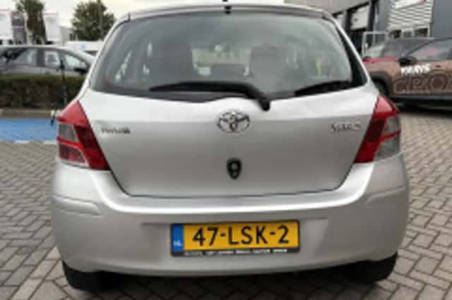 Toyota Yaris (2010) thumbnail 6