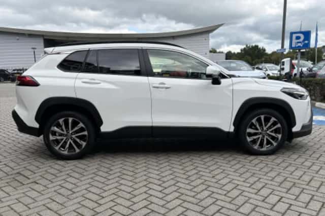 Toyota Corolla Cross (2023) thumbnail 2