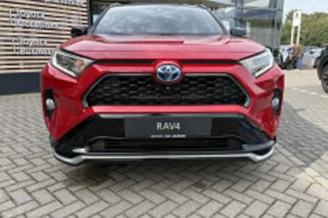 Toyota RAV4 (2021) thumbnail 3