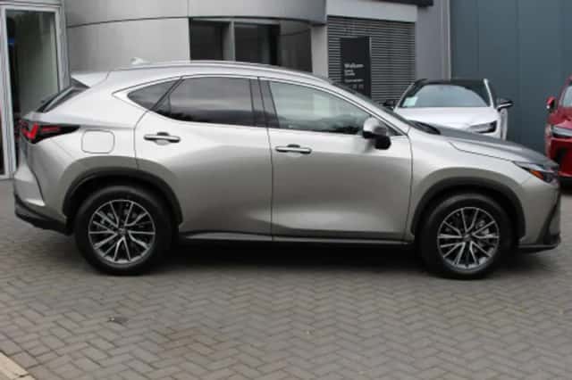 Lexus NX (2023) thumbnail 2