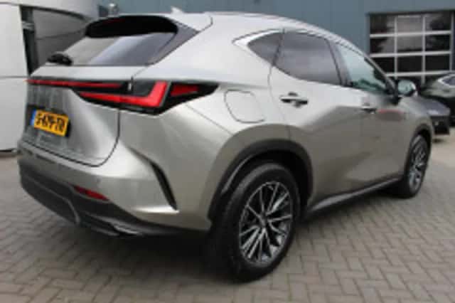 Lexus NX (2023) thumbnail 3