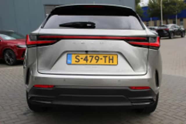 Lexus NX (2023) thumbnail 4