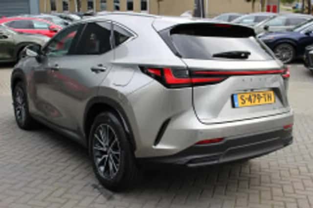 Lexus NX (2023) thumbnail 5