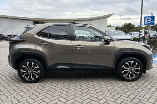 Toyota Yaris Cross (2024) thumbnail 2