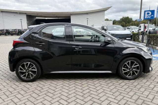Toyota Yaris (2023) thumbnail 2