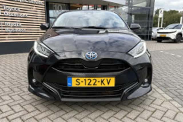 Toyota Yaris (2023) thumbnail 3
