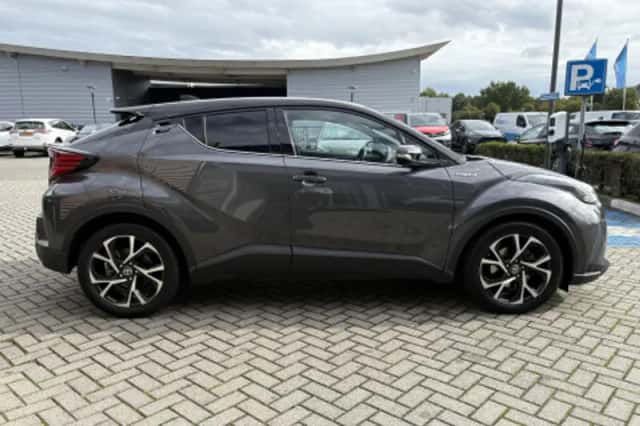 Toyota C-HR (2021) thumbnail 2