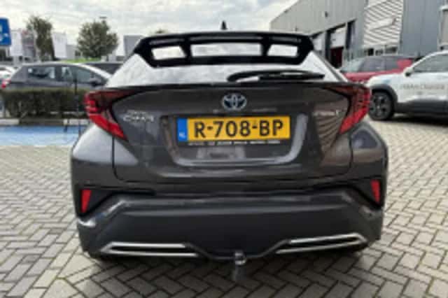 Toyota C-HR (2021) thumbnail 6