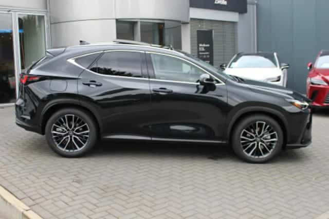 Lexus NX (2026) thumbnail 2