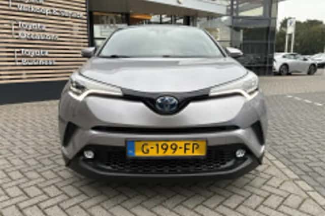 Toyota C-HR (2019) thumbnail 3