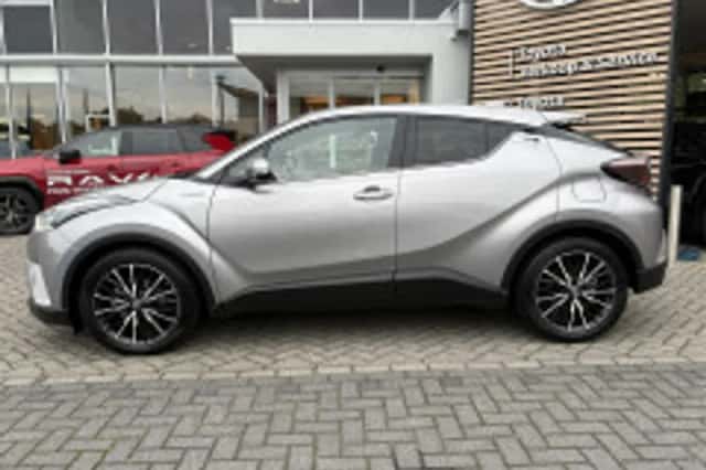 Toyota C-HR (2019) thumbnail 4