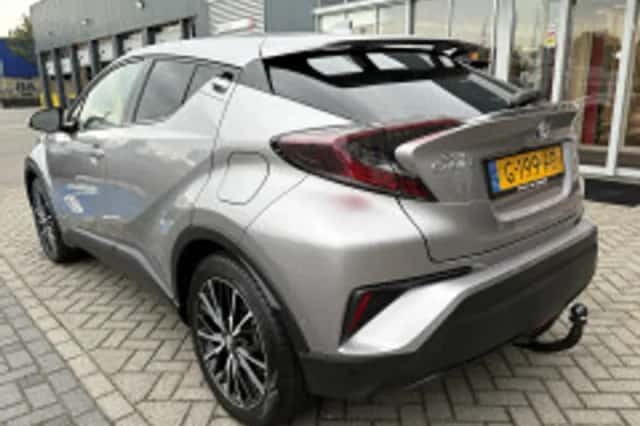 Toyota C-HR (2019) thumbnail 5