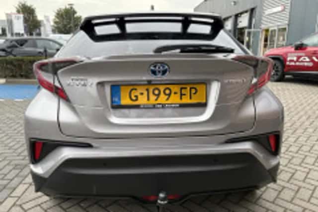 Toyota C-HR (2019) thumbnail 6