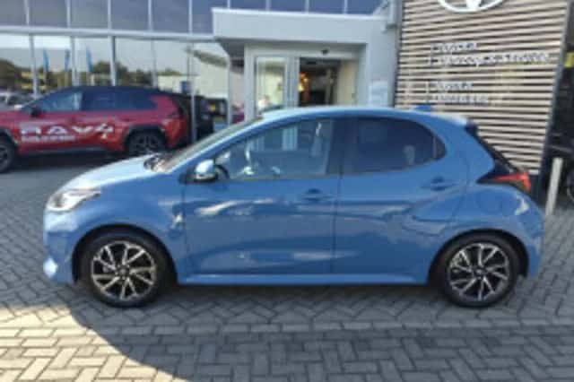 Toyota Yaris (2020) thumbnail 3