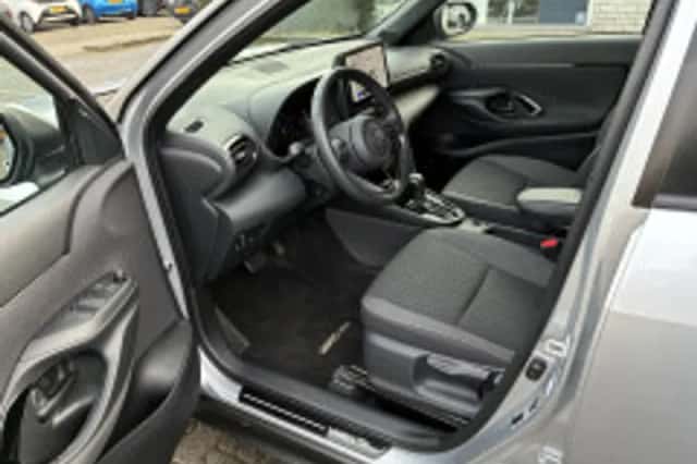 Toyota Yaris Cross (2025) thumbnail 3