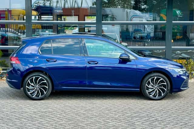 Volkswagen Golf (2021) thumbnail 3