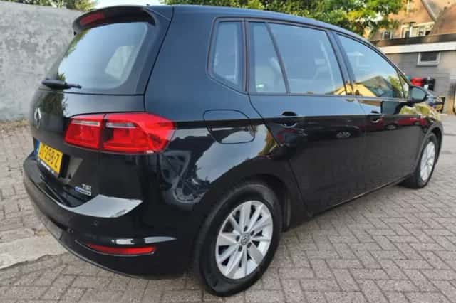 Volkswagen Golf Sportsvan (2016) thumbnail 4