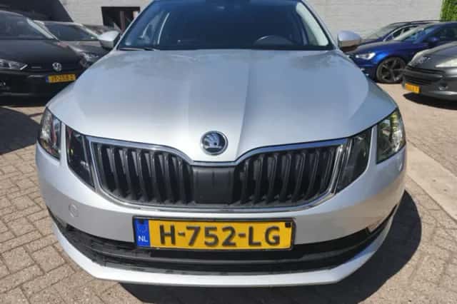 Škoda Octavia (2020) thumbnail 3