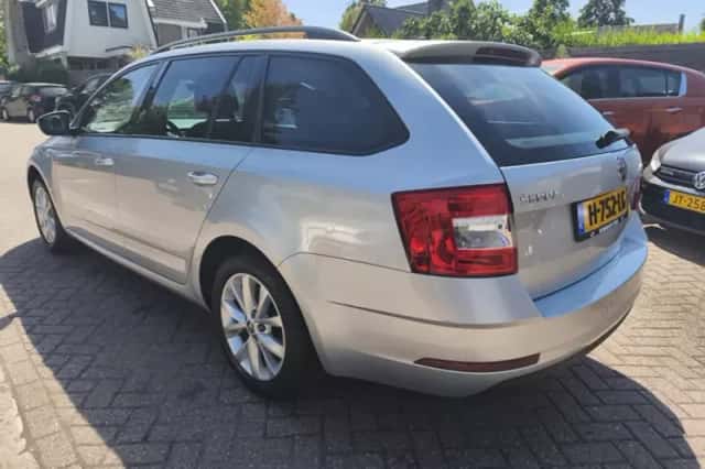 Škoda Octavia (2020) thumbnail 4