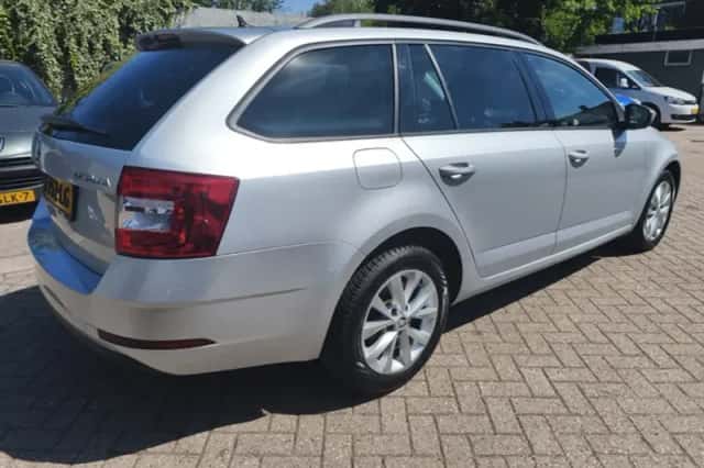 Škoda Octavia (2020) thumbnail 6