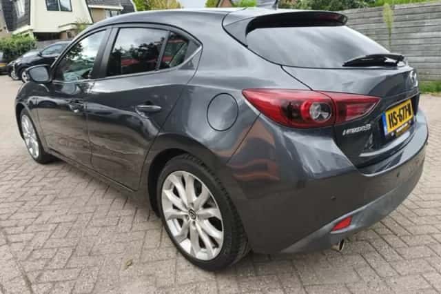 Mazda 3 (2015) thumbnail 2