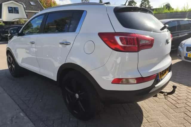 Kia Sportage (2013) thumbnail 2