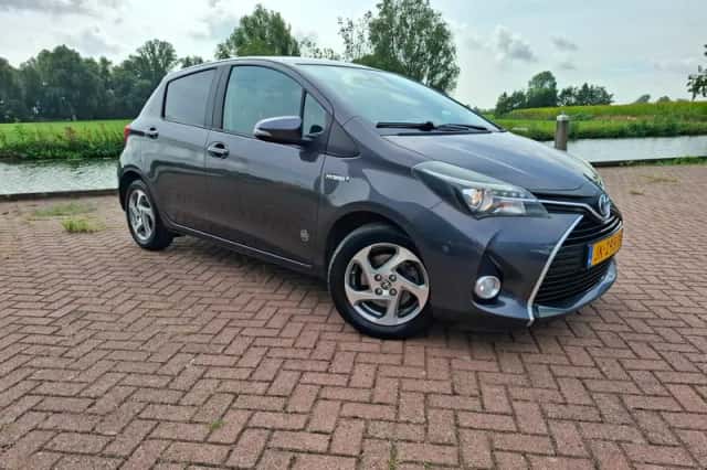 Toyota Yaris (2016) thumbnail 4