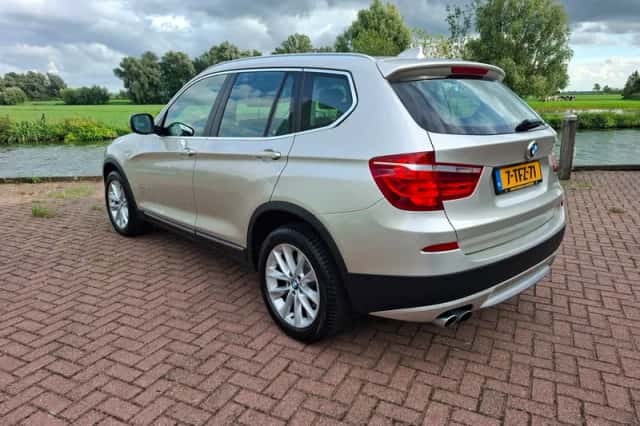 BMW X3 (2014) thumbnail 2