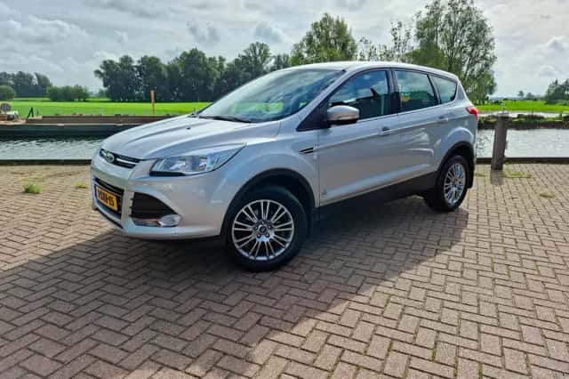 Ford Kuga (2014) thumbnail 1