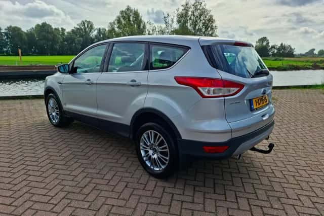 Ford Kuga (2014) thumbnail 2
