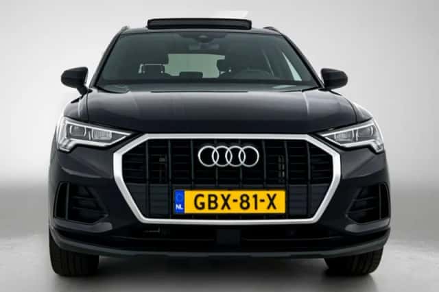 Audi Q3 (2022) thumbnail 2