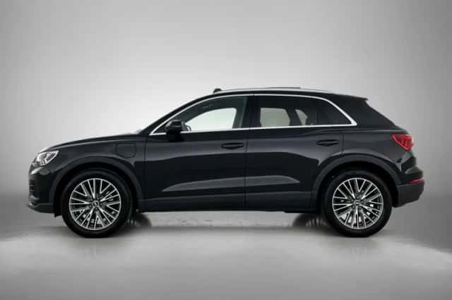 Audi Q3 (2022) thumbnail 3